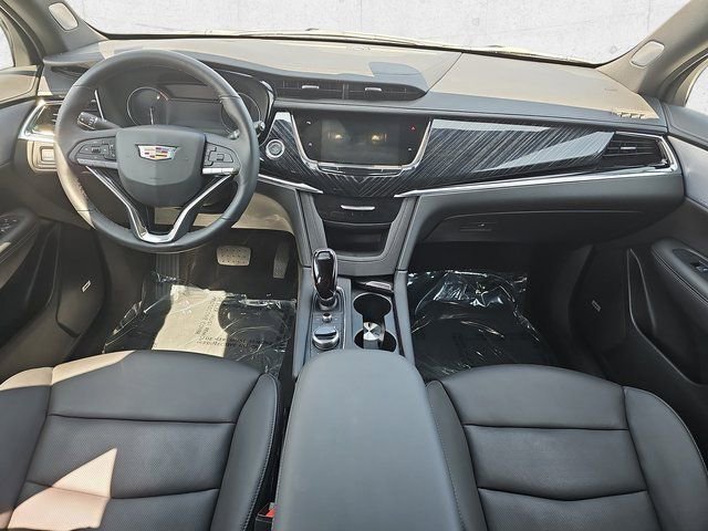 Used 2025 Cadillac XT6 Premium Luxury w/ LPO, Floor Liner Package image 9
