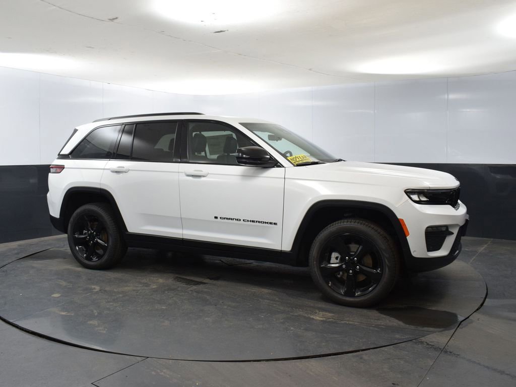 Used 2025 Jeep Grand Cherokee Limited w/ Luxury Tech Group II image 5
