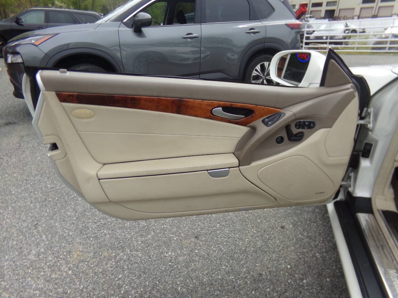 Used 2009 Mercedes-Benz SL 550 image 28