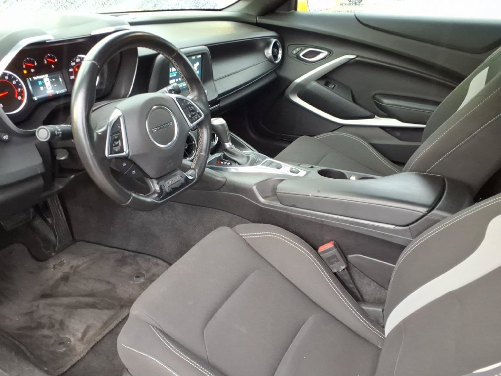 Used 2017 Chevrolet Camaro LT RWD image 7