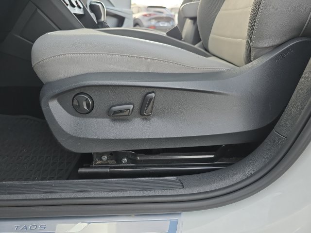 Used 2022 Volkswagen Taos SE FWD image 22