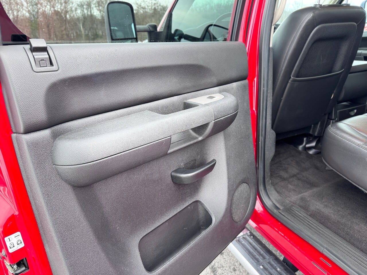 Used 2011 Chevrolet Silverado 2500 LT w/ Interior Plus Package image 5