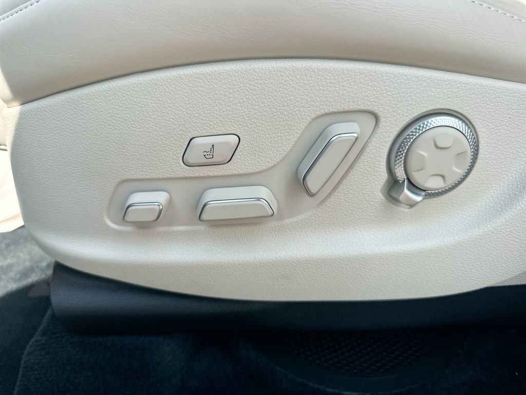 Used 2025 Genesis GV80 3.5T Prestige image 40