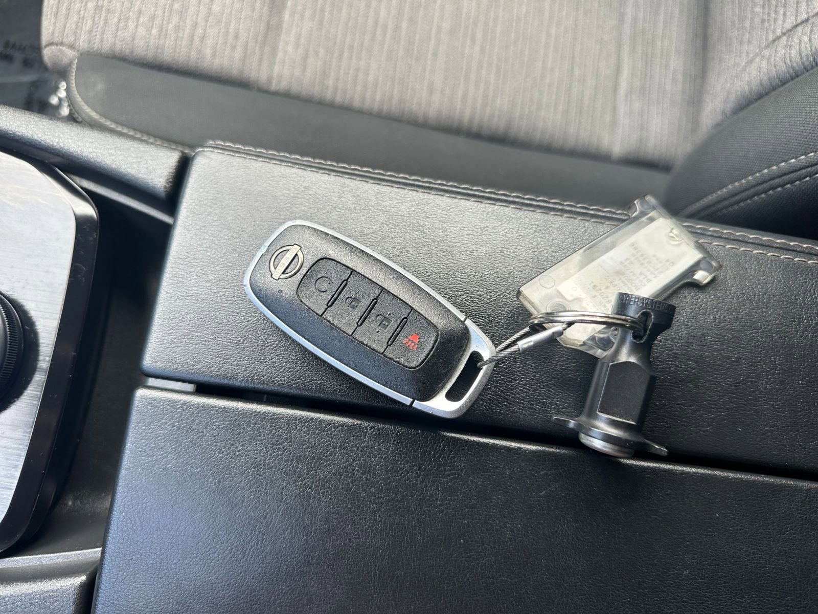 Used 2023 Nissan Rogue SV image 22