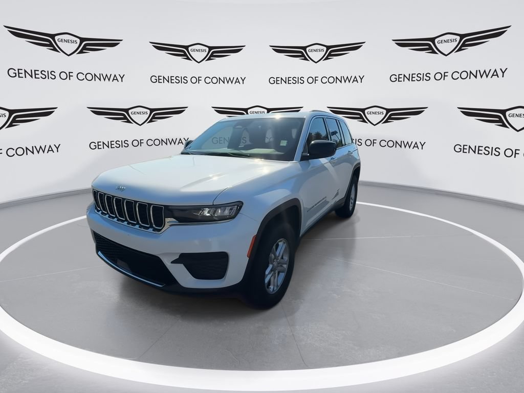 Used 2025 Jeep Grand Cherokee Laredo AWD/4WD image 4