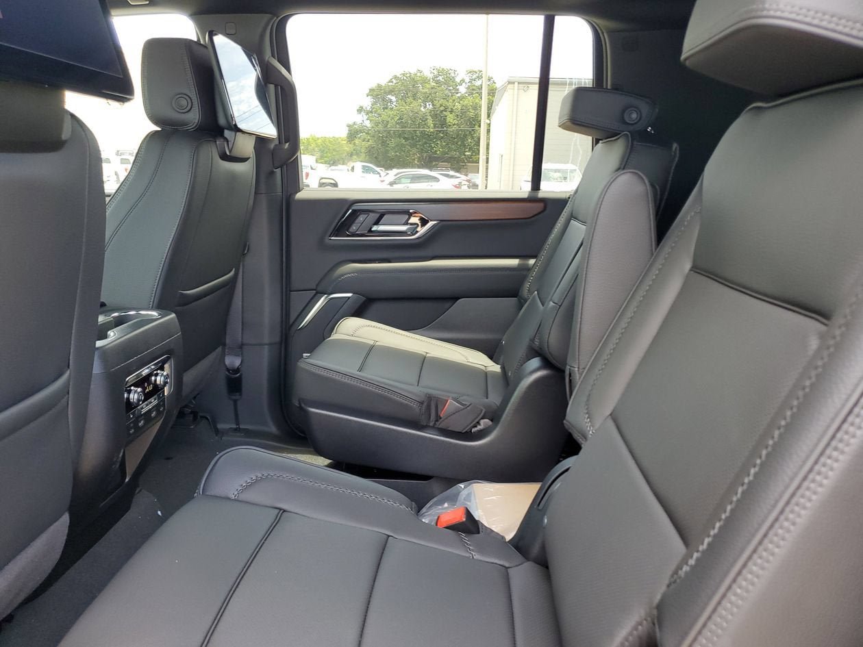 New 2026 GMC Yukon XL Denali w/ Denali Reserve Package AWD/4WD image 11