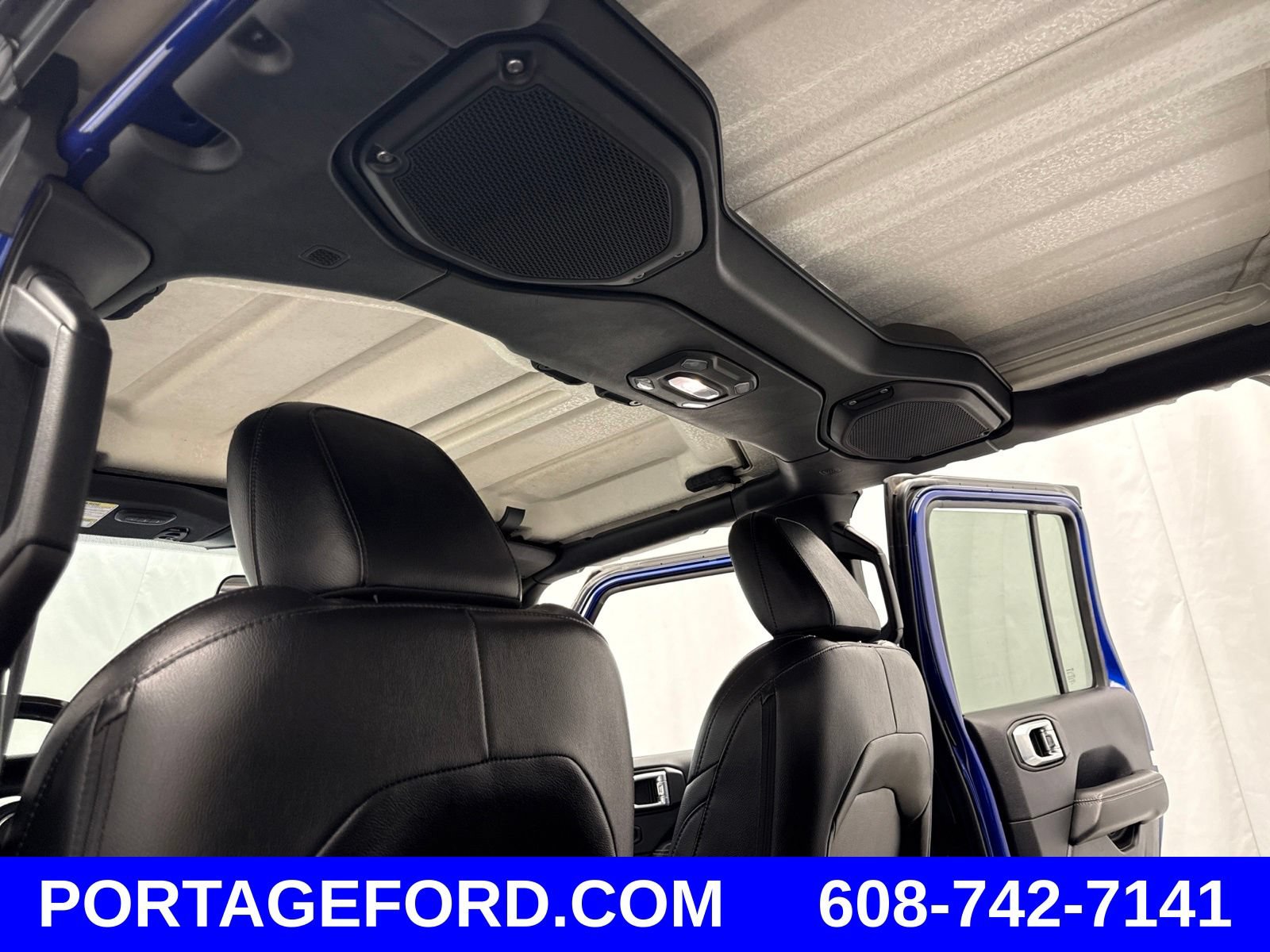 Used 2018 Jeep Wrangler Unlimited Sahara w/ Cold Weather Group AWD/4WD image 25