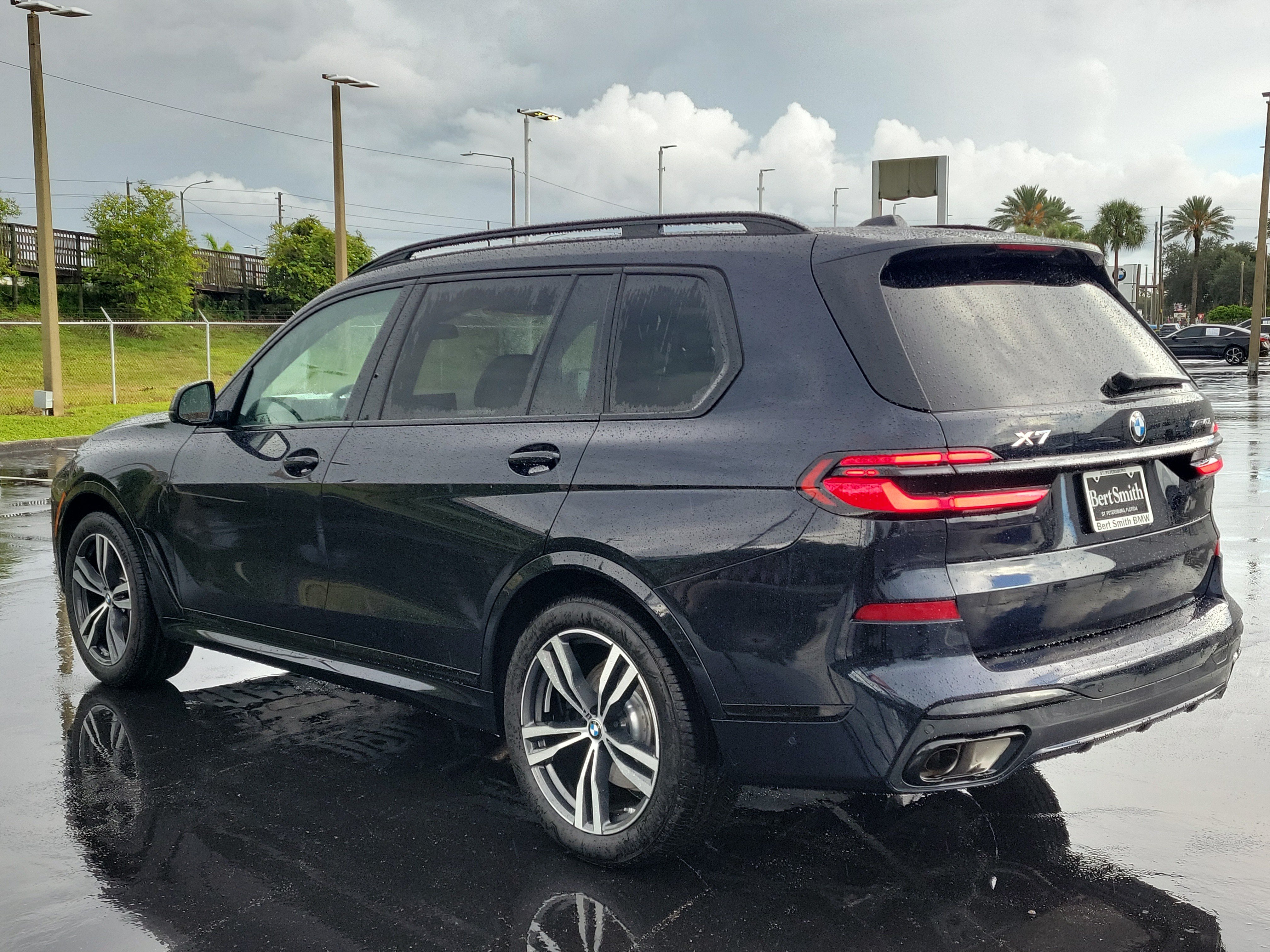 Used 2026 BMW X7 xDrive40i w/ M Sport Package AWD/4WD image 4