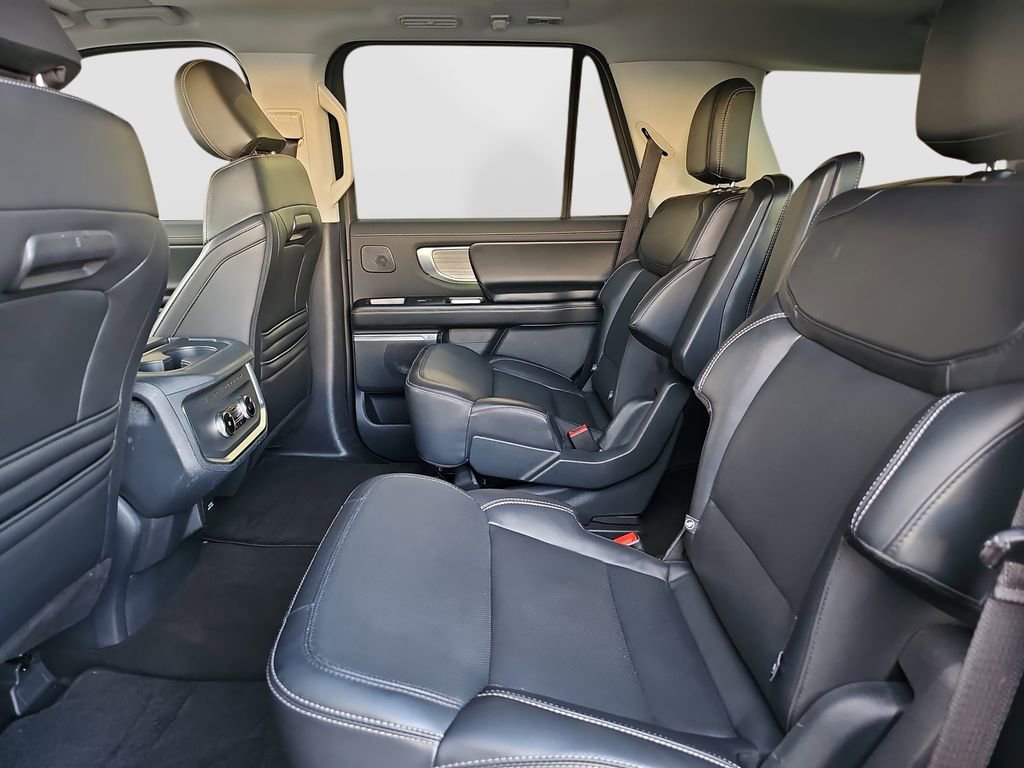 Used 2025 Ford Expedition Platinum w/ Driver's Package image 22