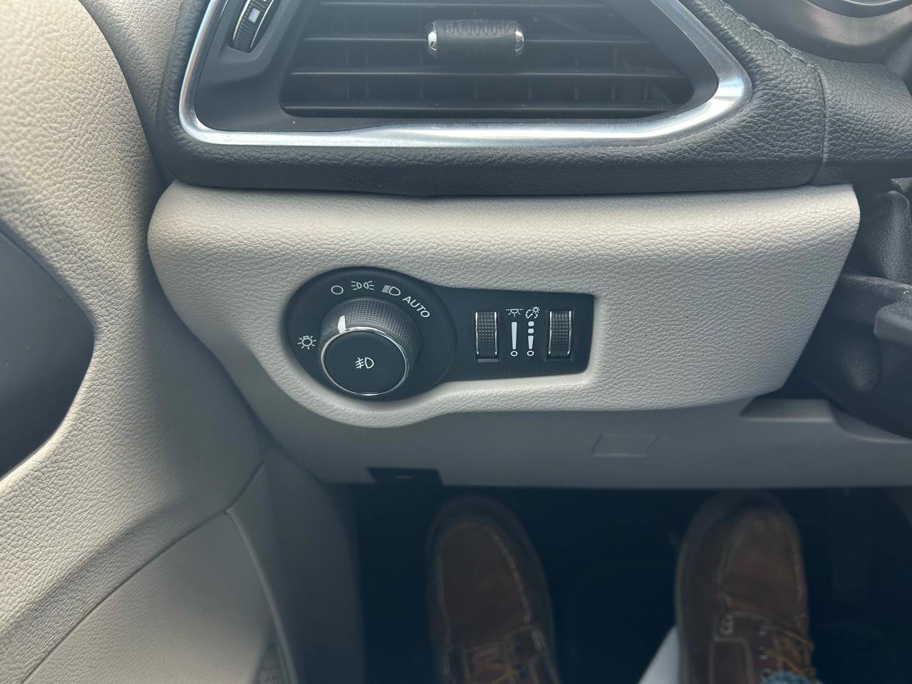 Used 2019 Chrysler Pacifica Limited image 25