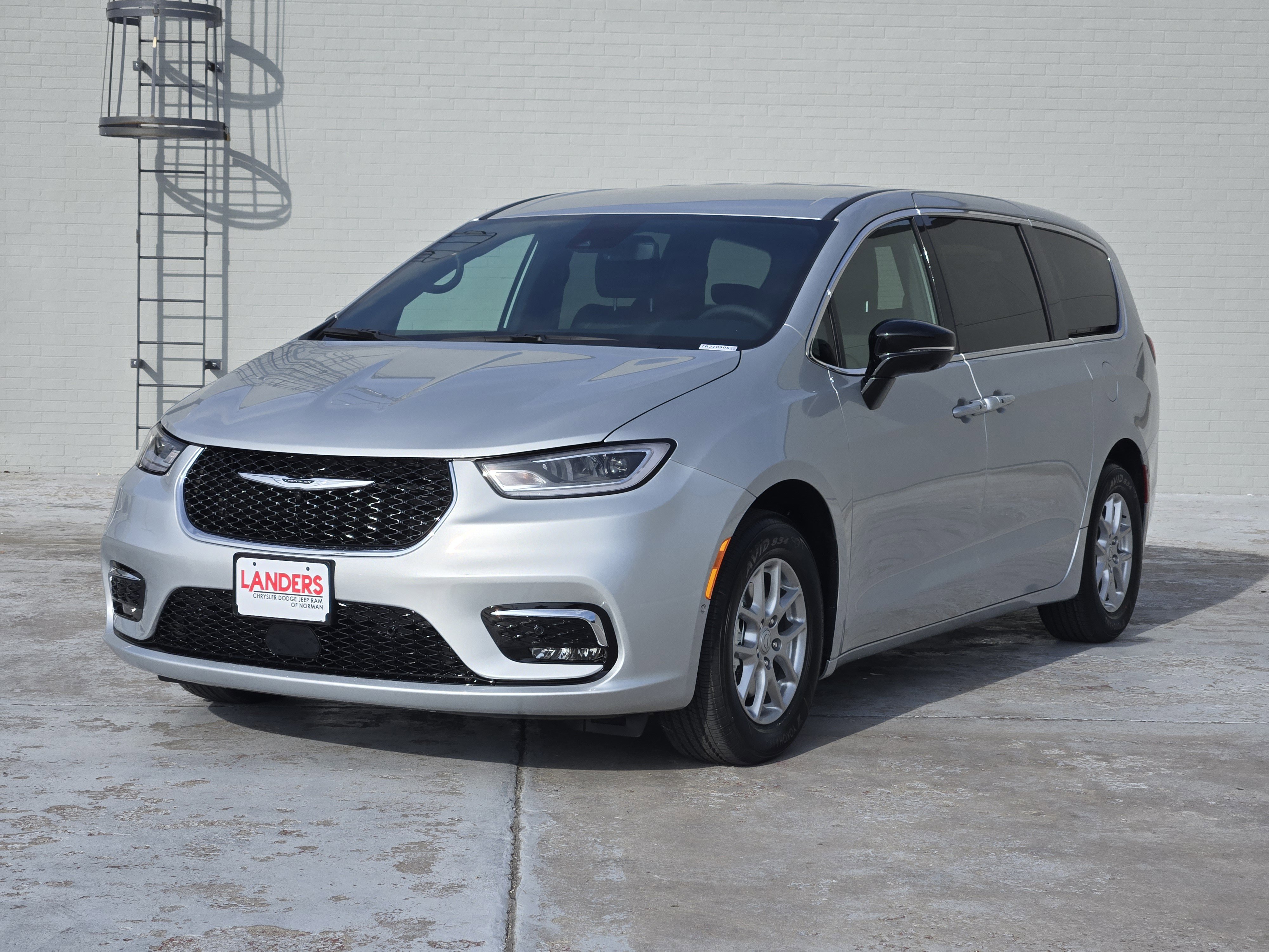 New 2026 Chrysler Pacifica Select video 2