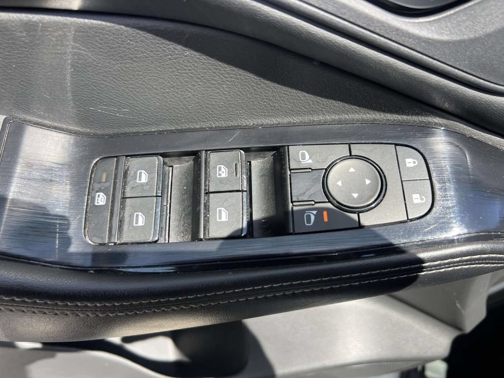 Used 2024 Nissan Rogue SV AWD/4WD image 17