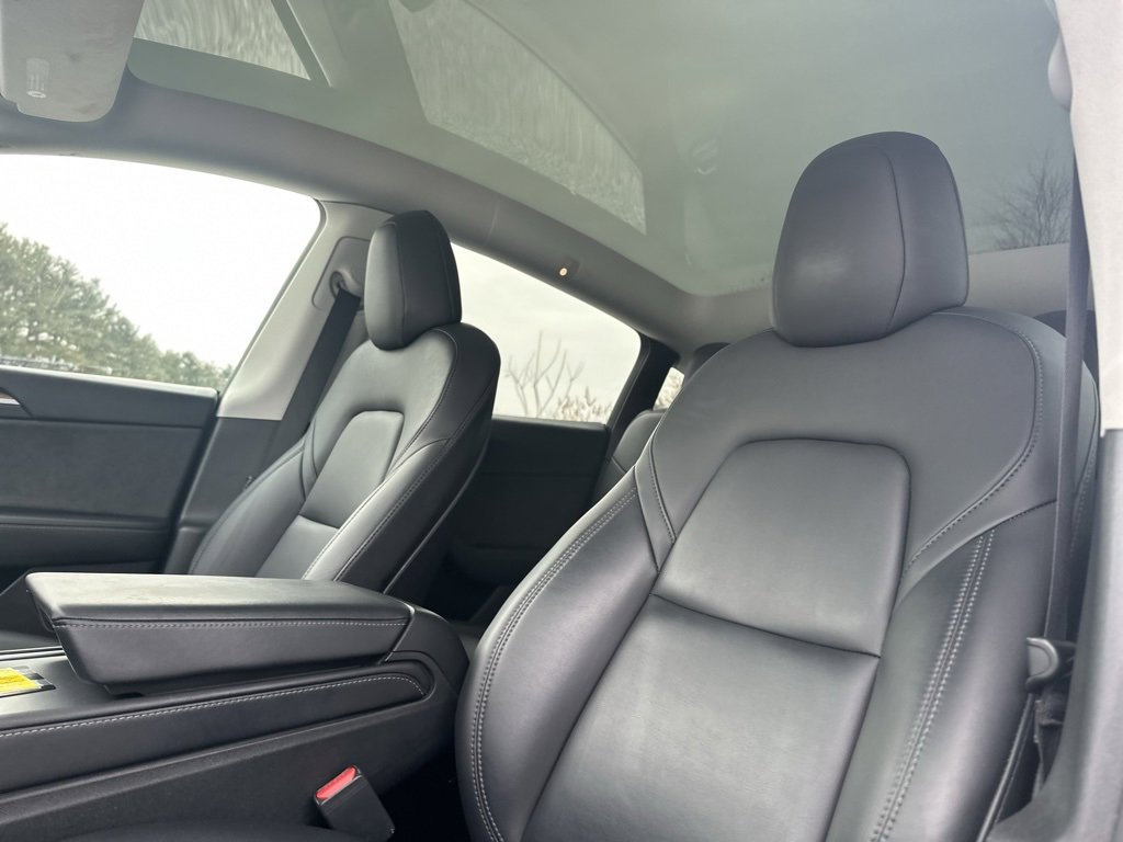 Used 2022 Tesla Model Y Long Range image 14