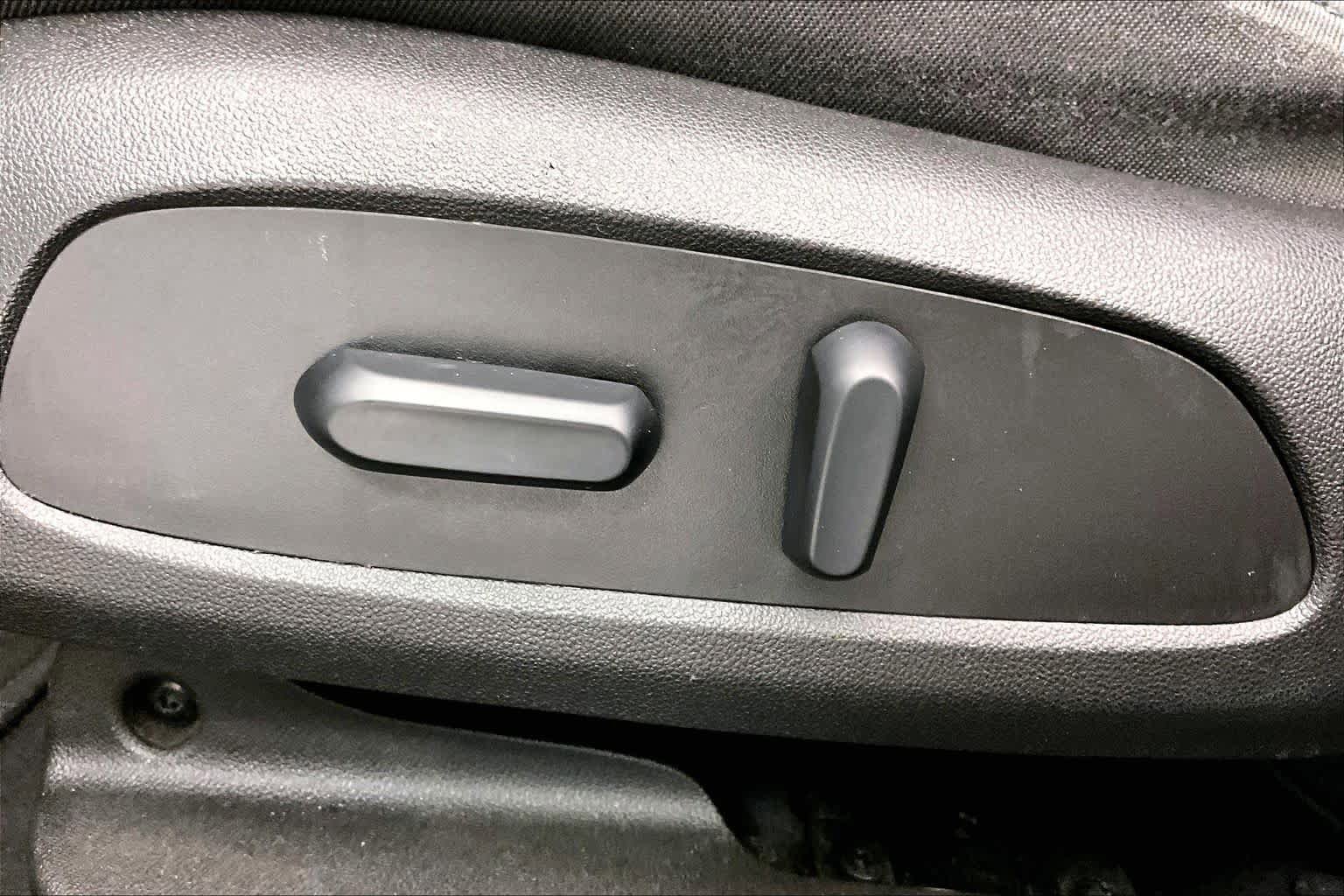 Used 2018 Chevrolet Cruze LT w/ Sun And Sound Package FWD image 27