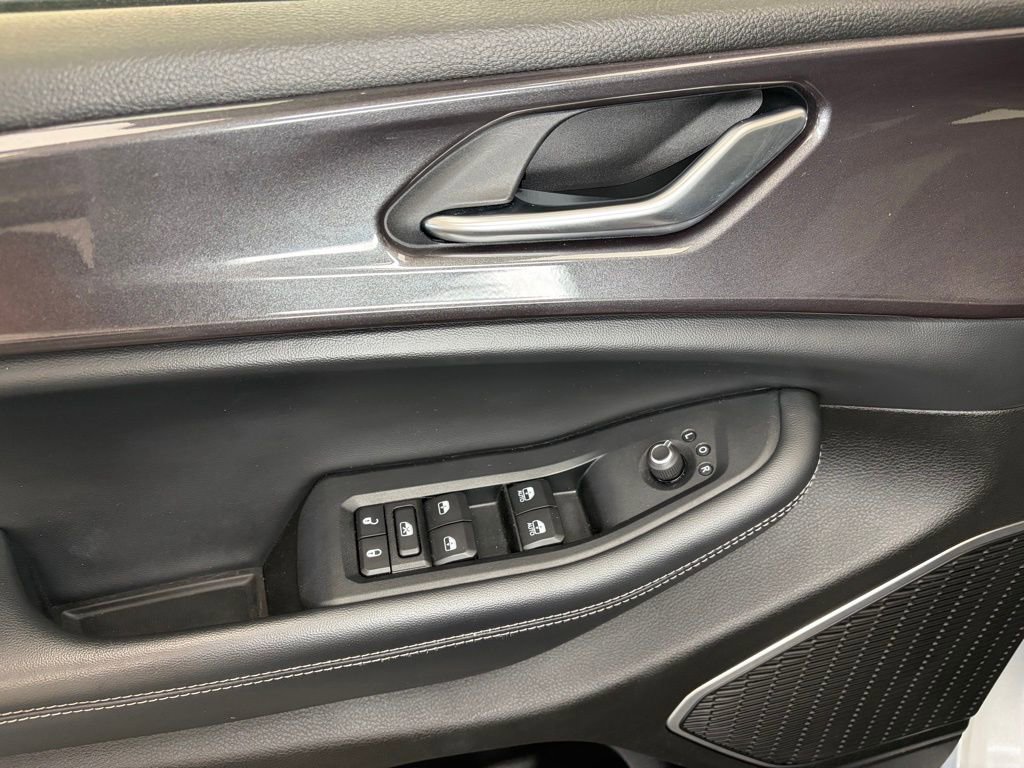 Used 2022 Jeep Grand Cherokee L Laredo AWD/4WD image 17