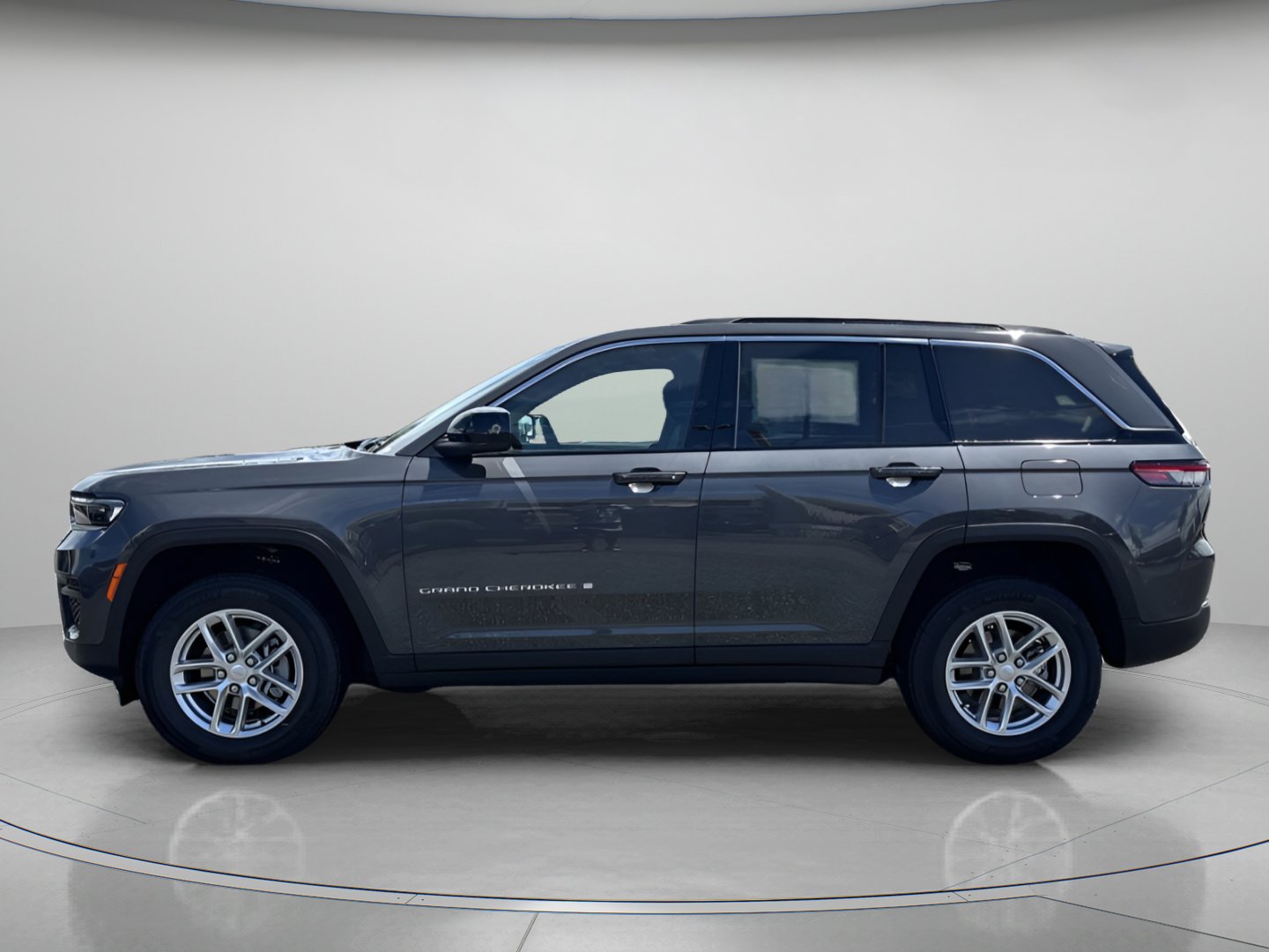 New 2025 Jeep Grand Cherokee Laredo X w/ Luxury Tech Group I image 2