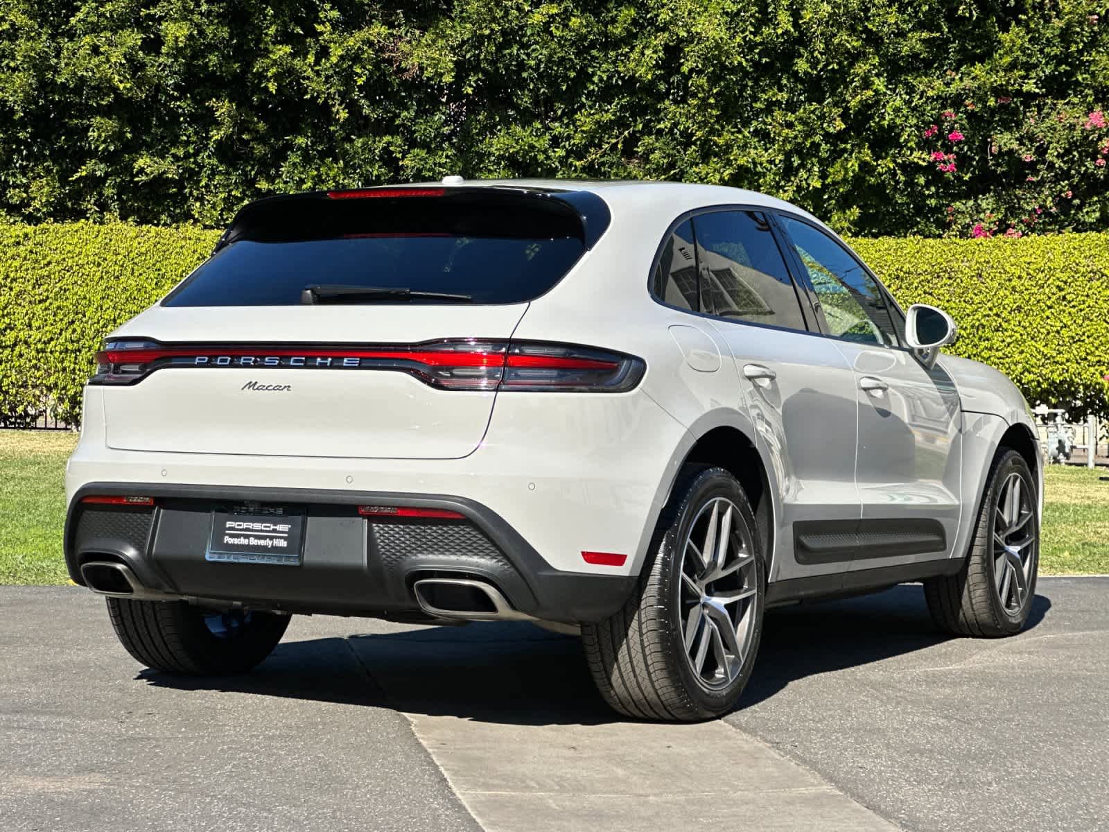 New 2026 Porsche Macan AWD/4WD image 8