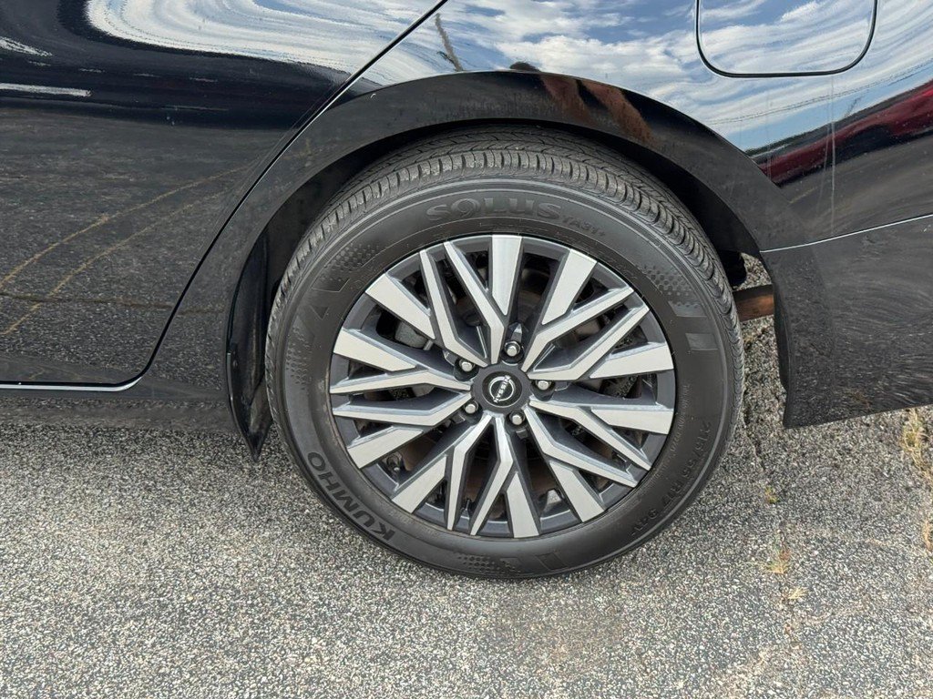 Used 2024 Nissan Altima 2.5 SV FWD image 7