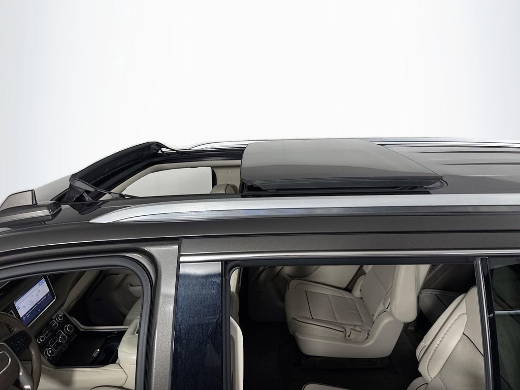 Used 2021 GMC Yukon Denali w/ Denali Premium Package image 28