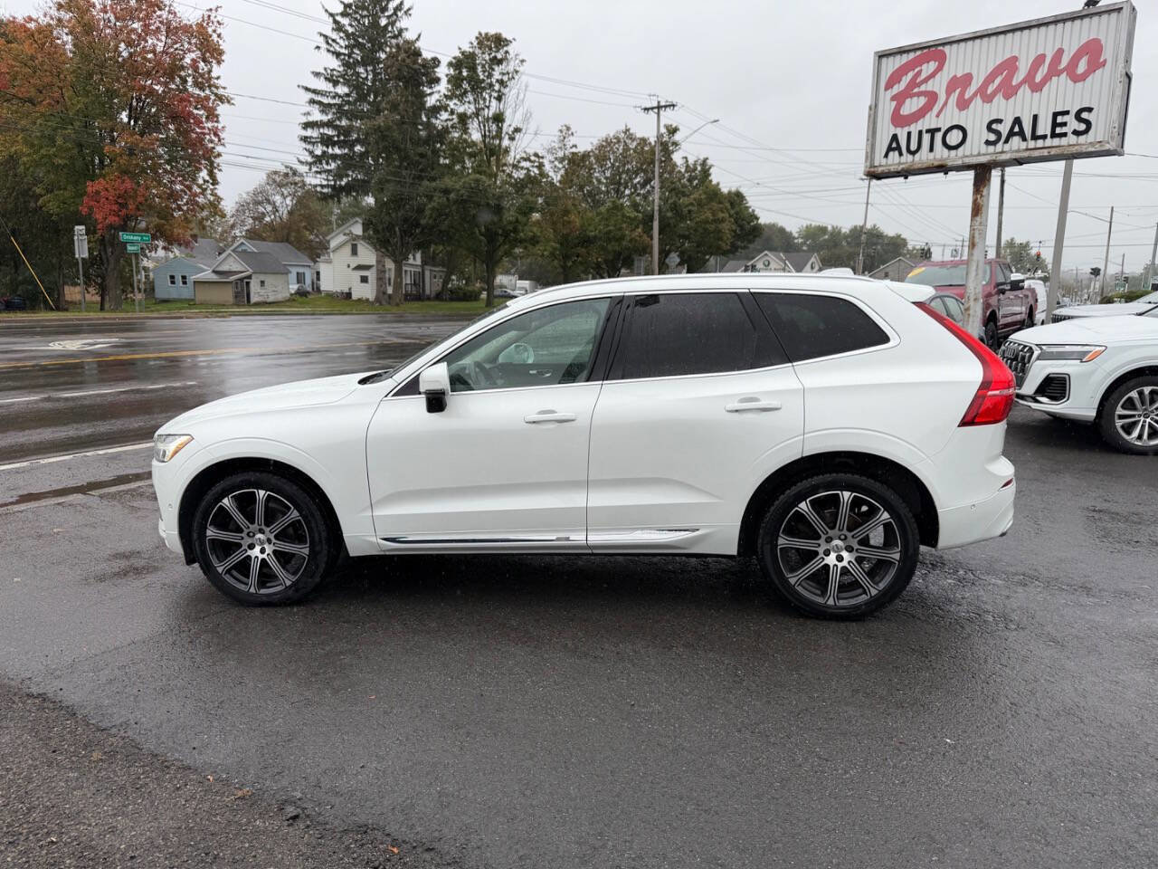 Used 2019 Volvo XC60 T5 Inscription w/ Protection Package Premier image 2