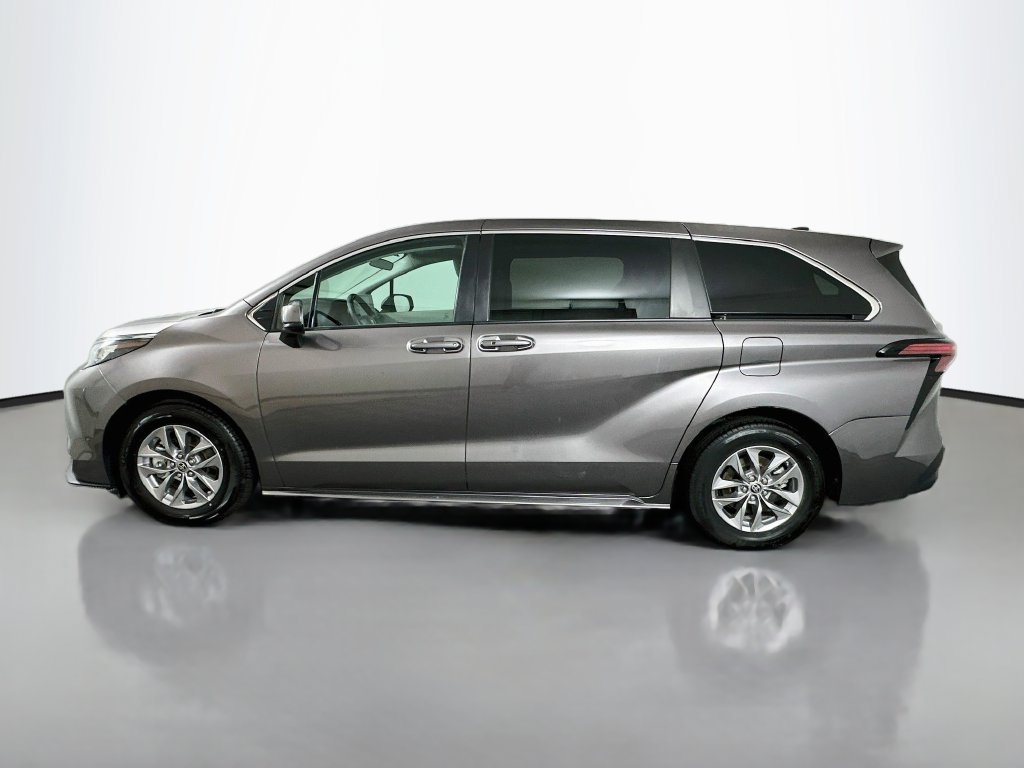 Certified 2022 Toyota Sienna LE FWD image 8