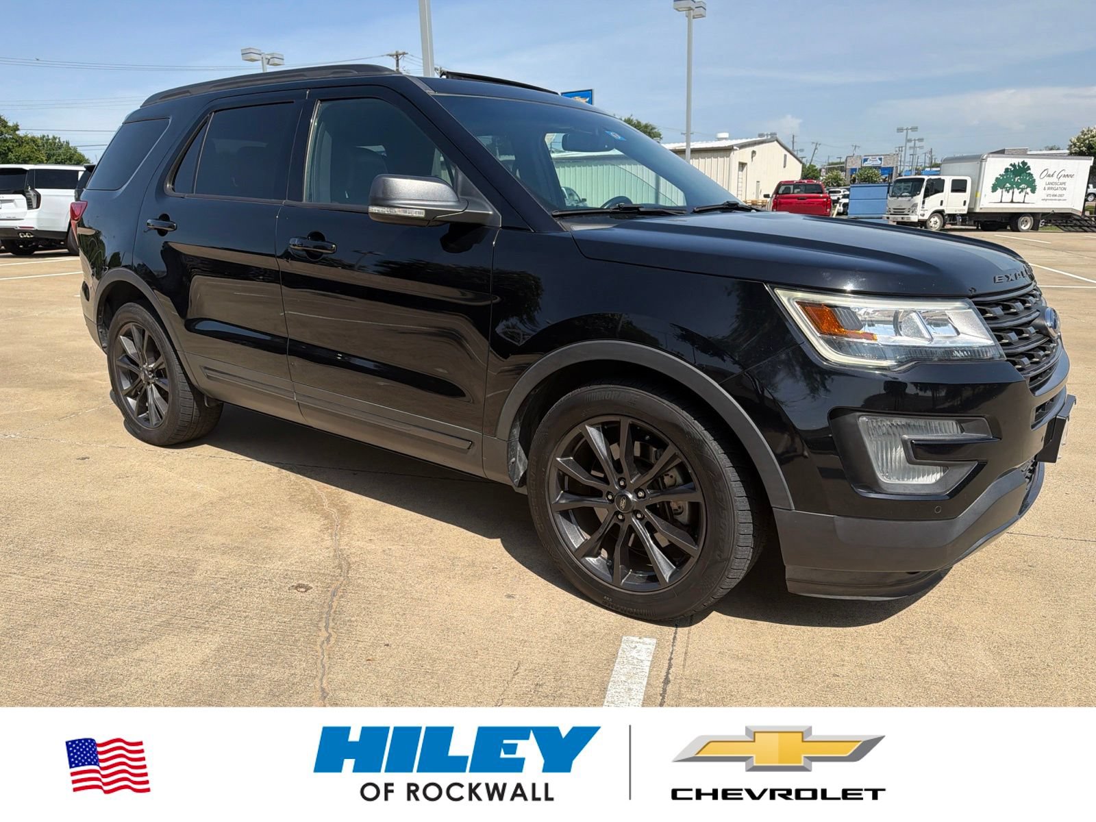 Used 2017 Ford Explorer XLT w/ Equipment Group 202A FWD image 1