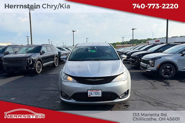 Used 2018 Chrysler Pacifica Touring Plus w/ S Appearance Package FWD image 3