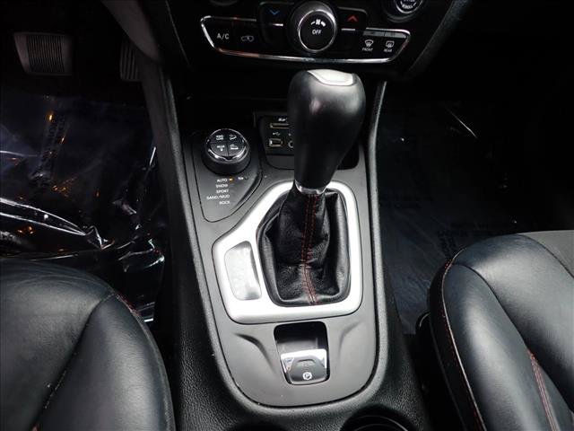 Used 2016 Jeep Cherokee Trailhawk AWD/4WD image 20