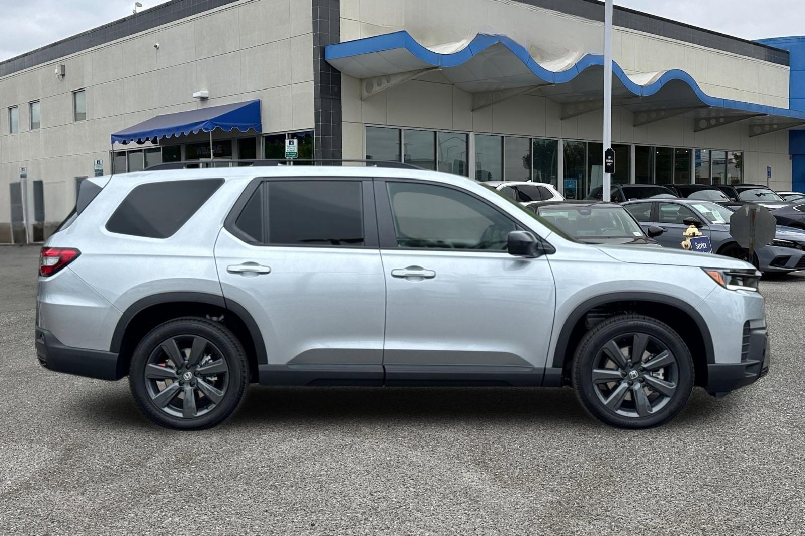 New 2026 Honda Pilot Sport image 7