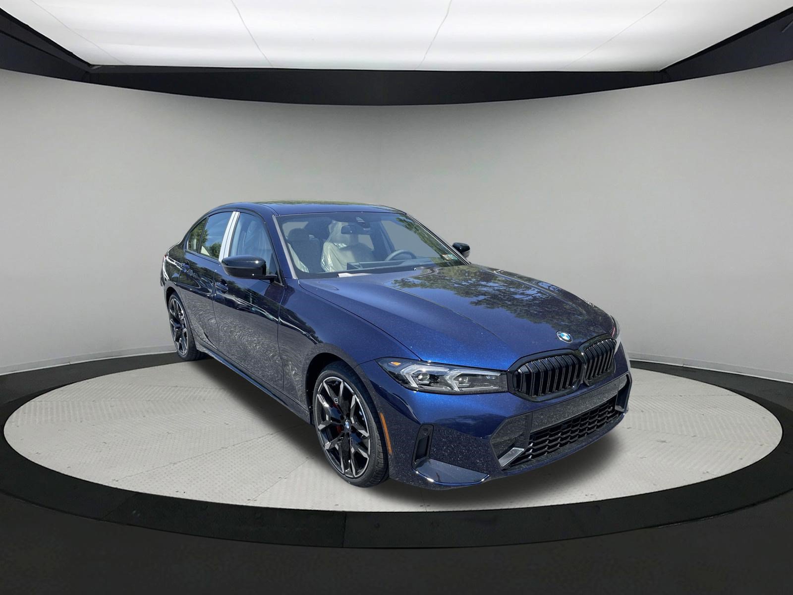Used 2026 BMW 330i xDrive Sedan w/ M Sport Package AWD/4WD image 3
