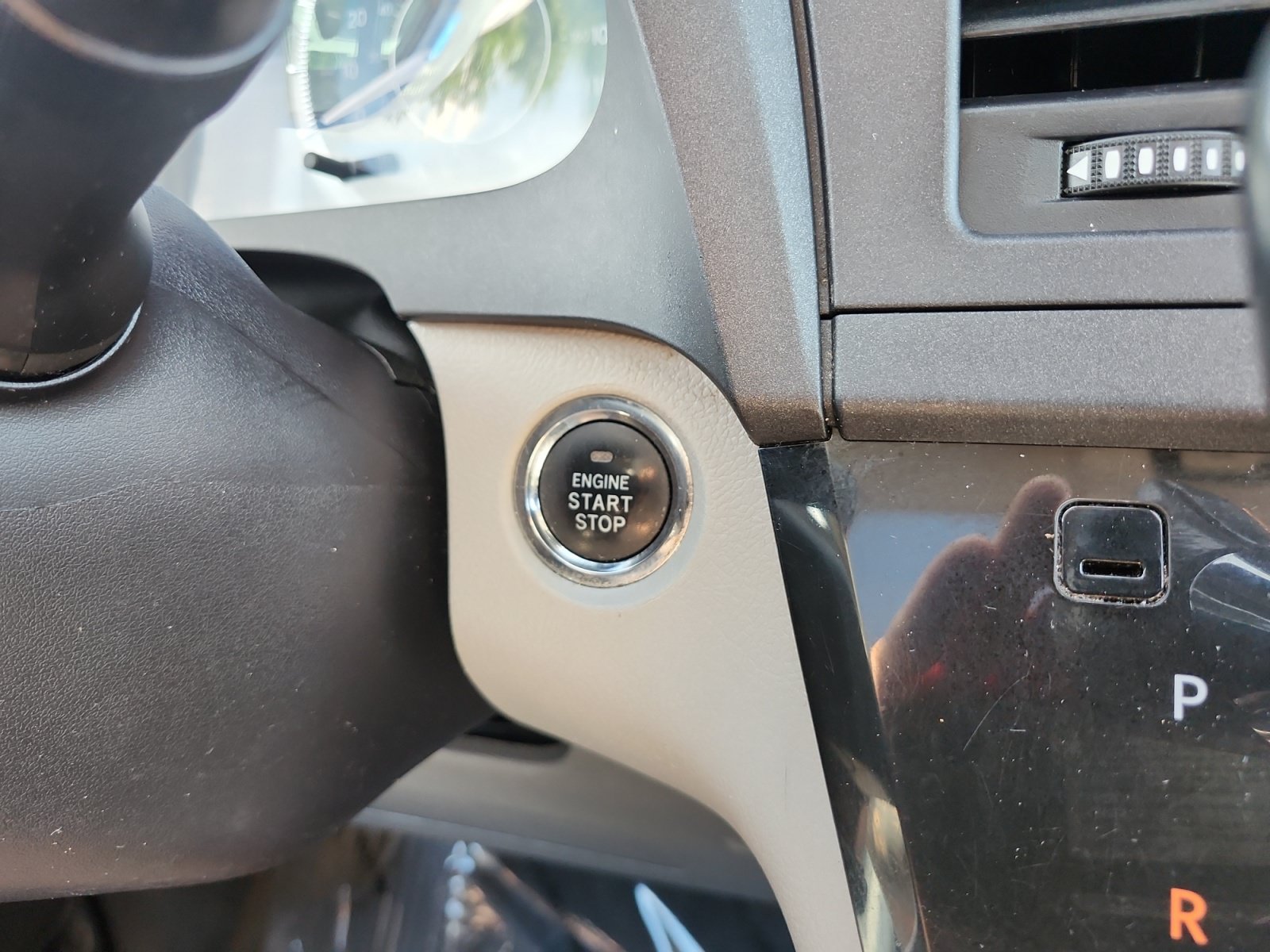 Used 2018 Toyota Sienna XLE w/ XLE Navigation Package AWD/4WD image 19