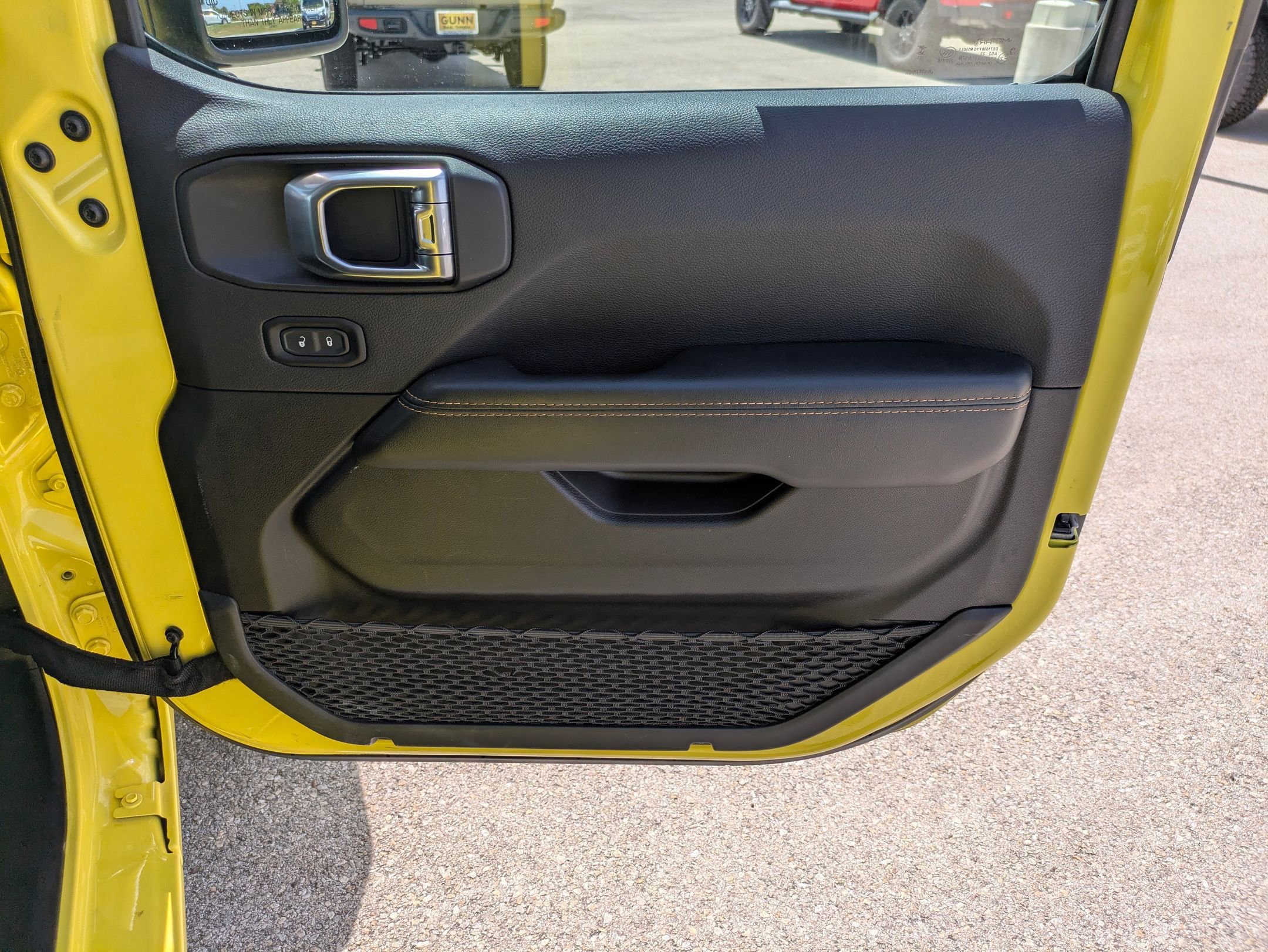 Used 2024 Jeep Wrangler Sahara AWD/4WD image 31