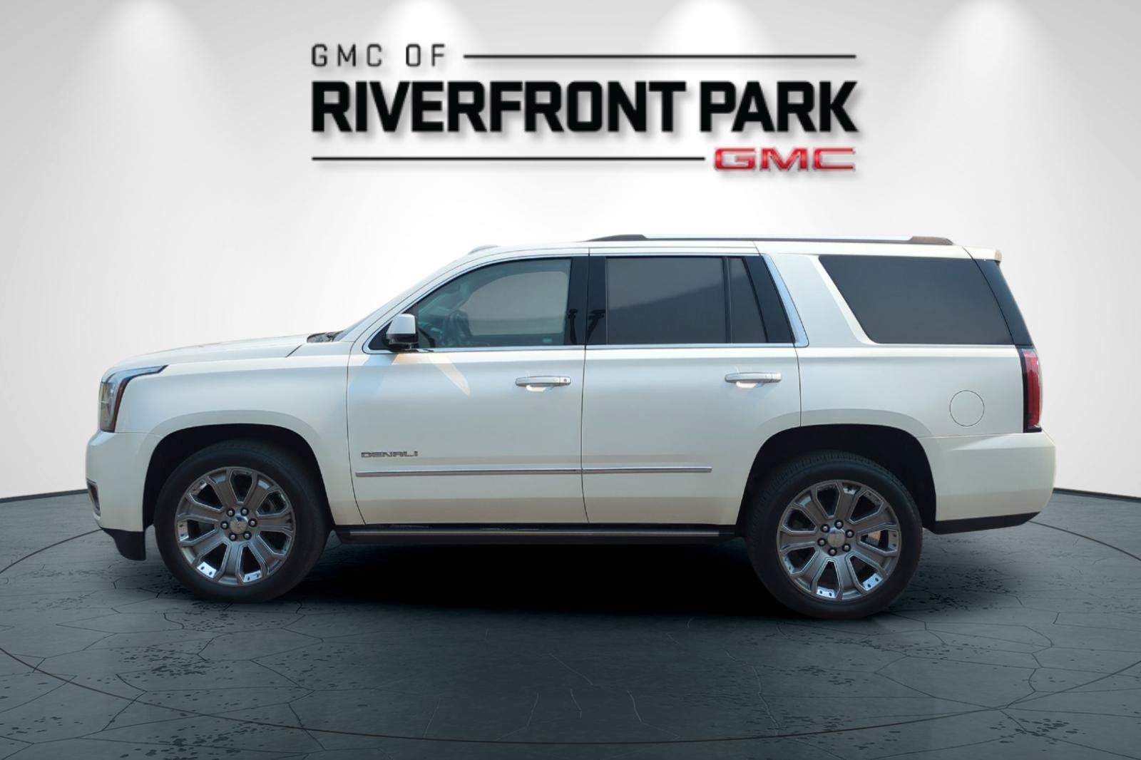 Used 2015 GMC Yukon Denali w/ Premium Package AWD/4WD image 6