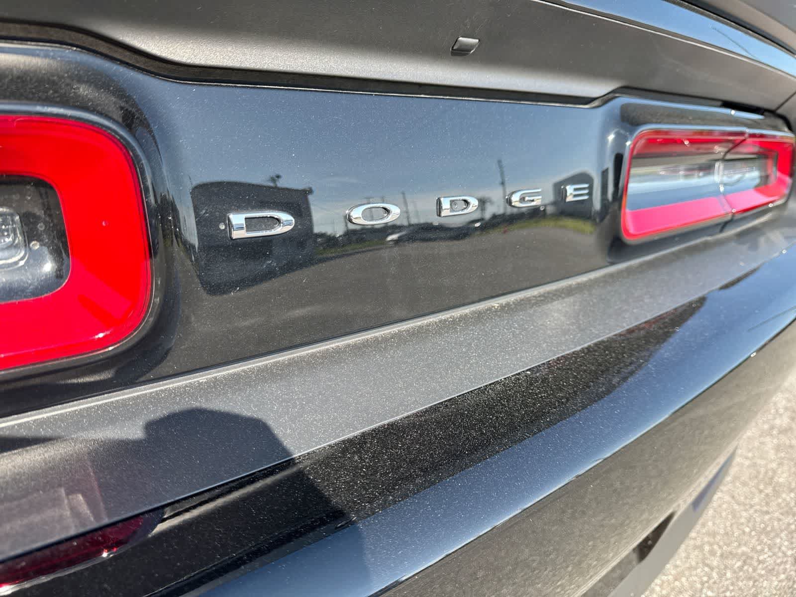 Used 2016 Dodge Challenger SRT Hellcat RWD image 18