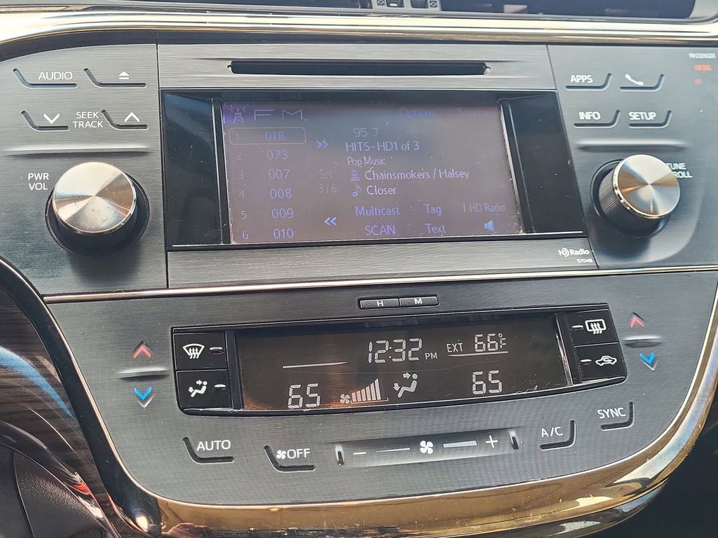 Used 2013 Toyota Avalon XLE Touring image 19