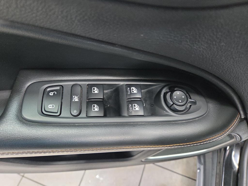 Used 2018 Jeep Compass Latitude AWD/4WD image 31