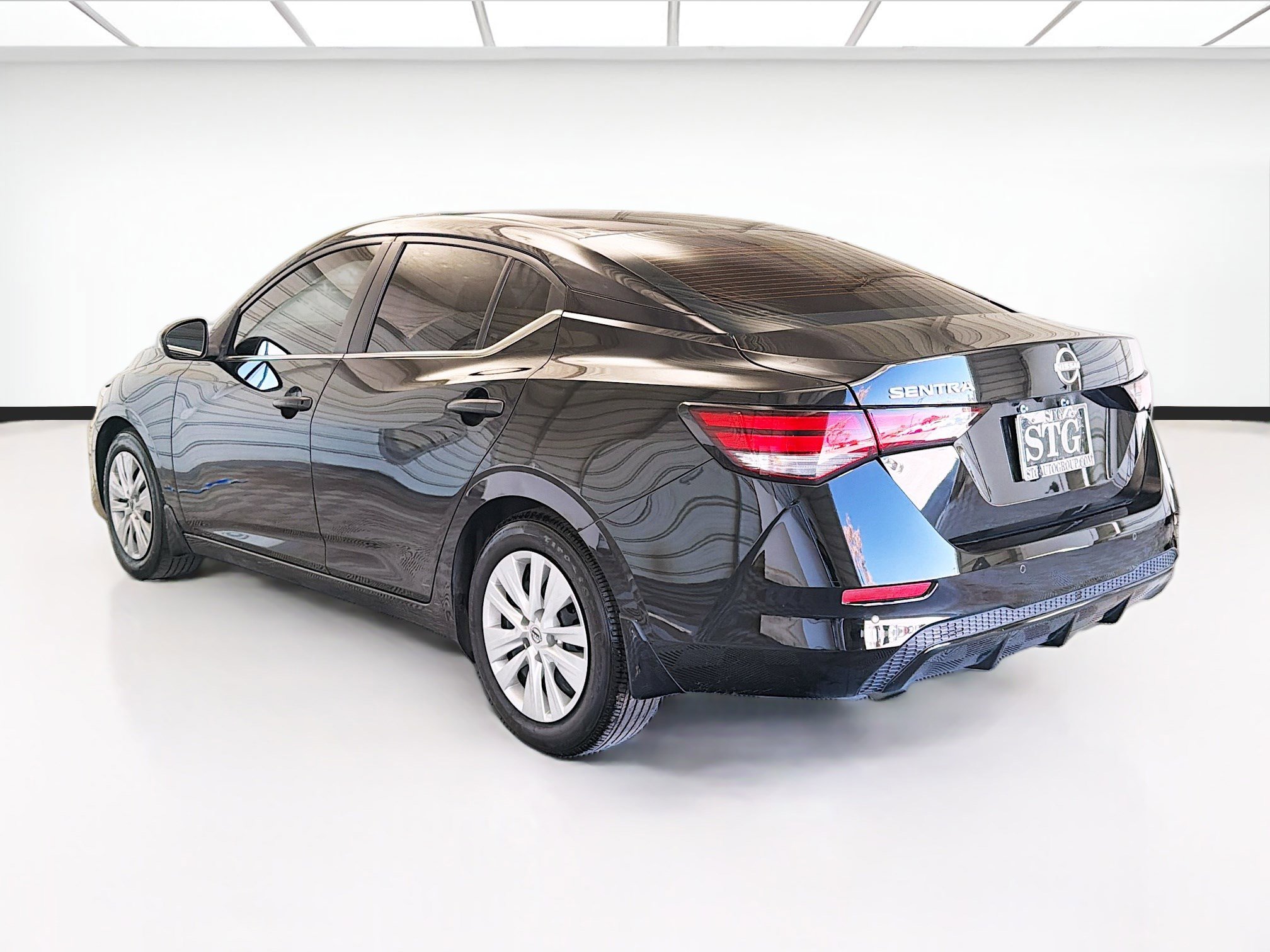 Used 2025 Nissan Sentra S image 6