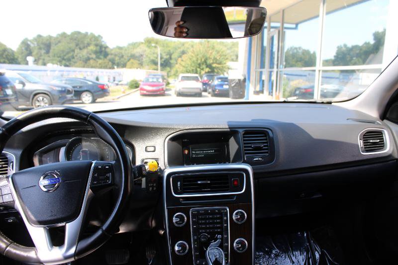 Used 2017 Volvo V60 T5 Premier w/ Convenience Package image 9