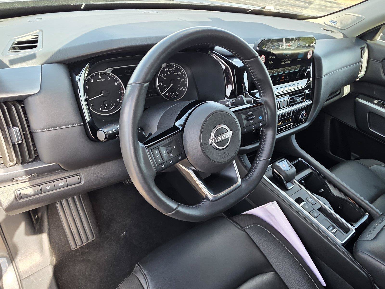 Used 2025 Nissan Pathfinder SL w/ SL Premium Package FWD image 11