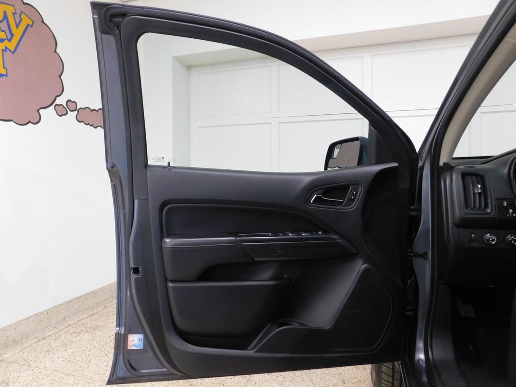 Used 2016 GMC Canyon SLE w/ All Terrain Package image 28