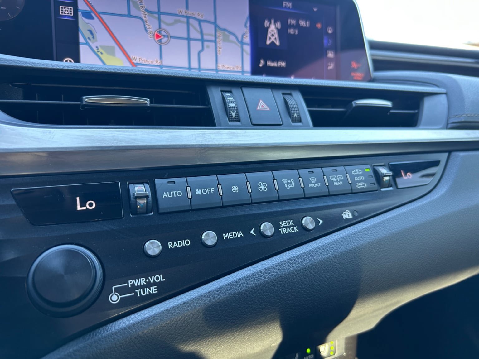Used 2019 Lexus ES 300h FWD image 22