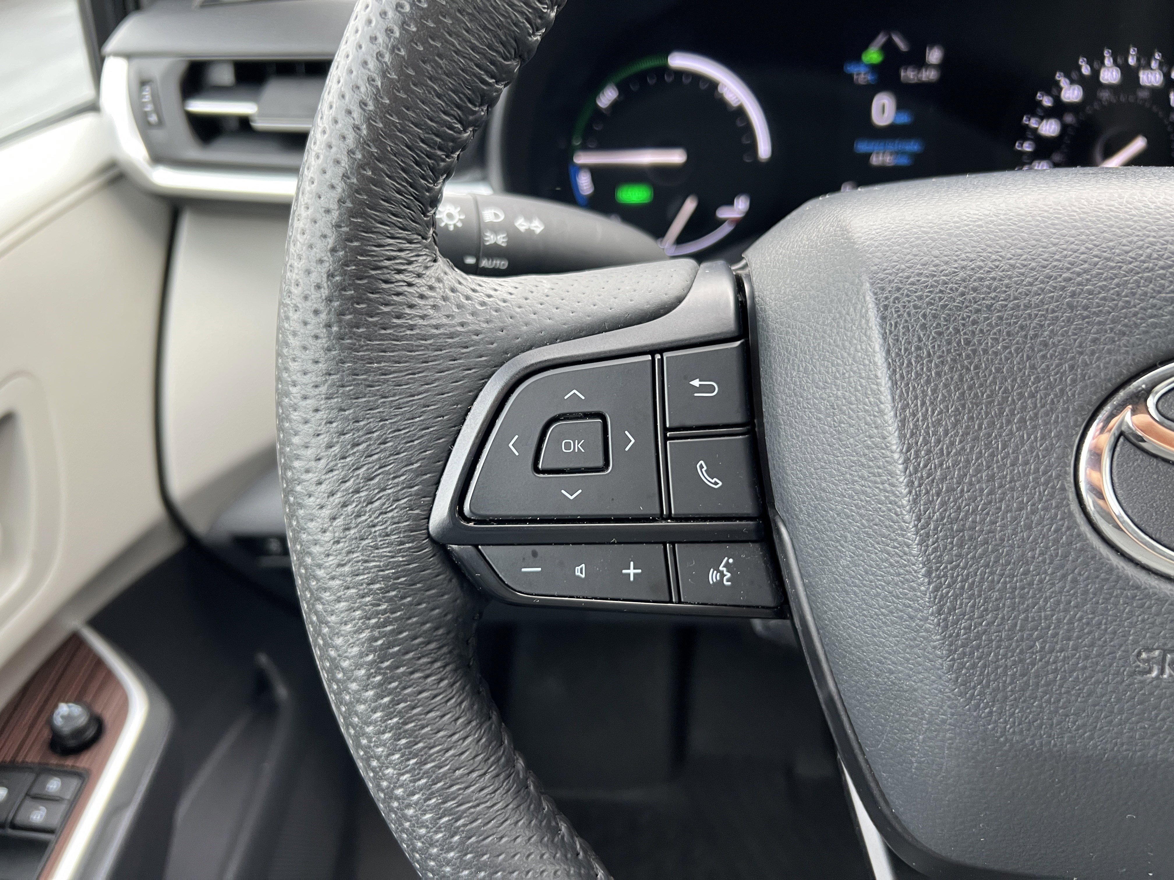 Used 2024 Toyota Sienna LE image 23