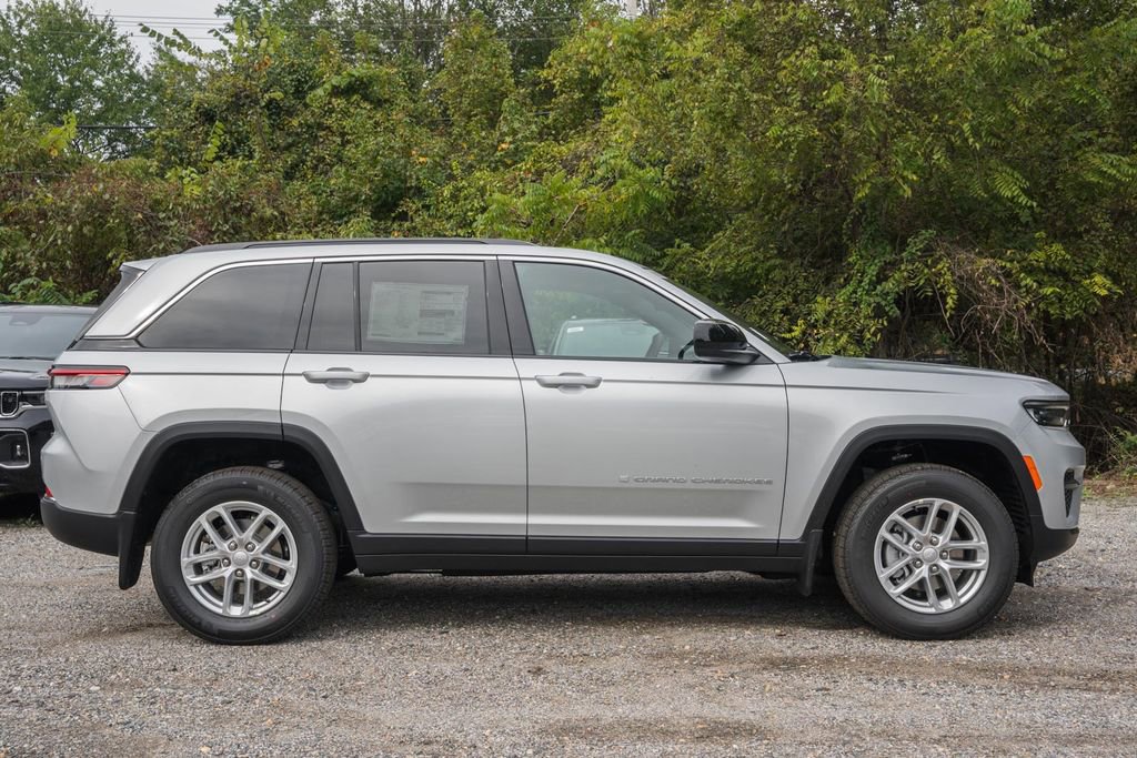 New 2025 Jeep Grand Cherokee Laredo X w/ Luxury Tech Group I image 3