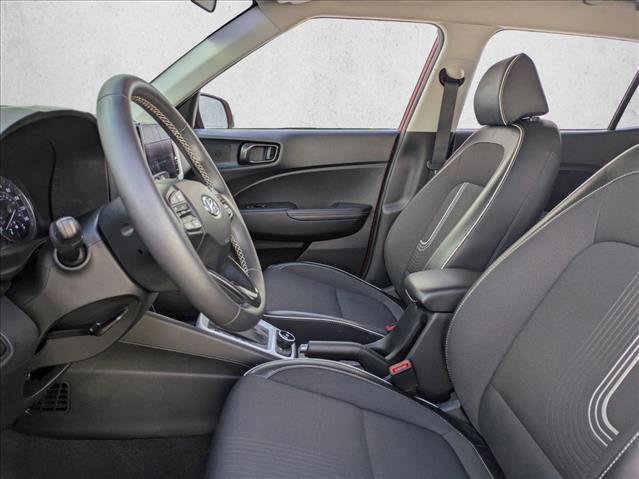 Used 2022 Hyundai Venue Limited image 16