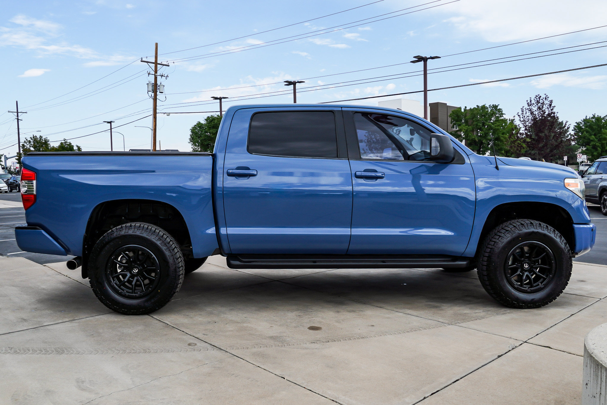 Used 2019 Toyota Tundra Limited w/ Limited Premium Package AWD/4WD image 9