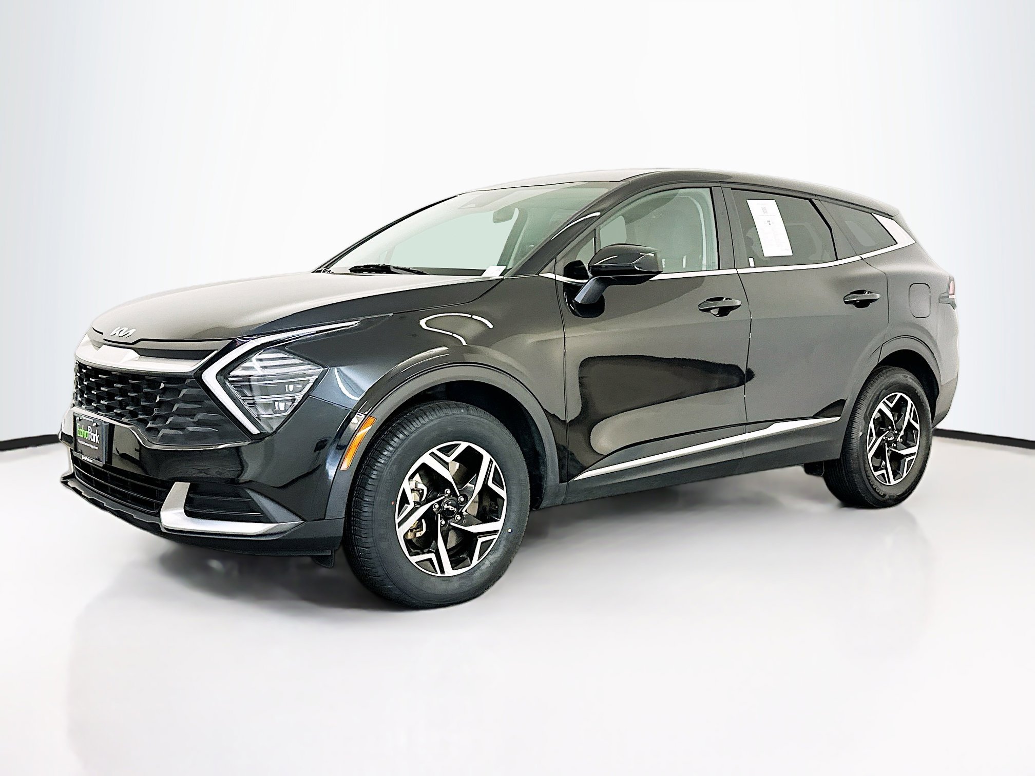 Used 2024 Kia Sportage LX image 3