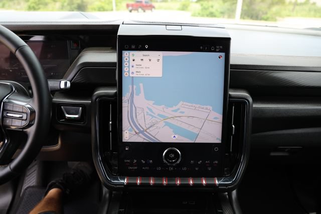 Used 2025 GMC Yukon AT4 AWD/4WD image 18