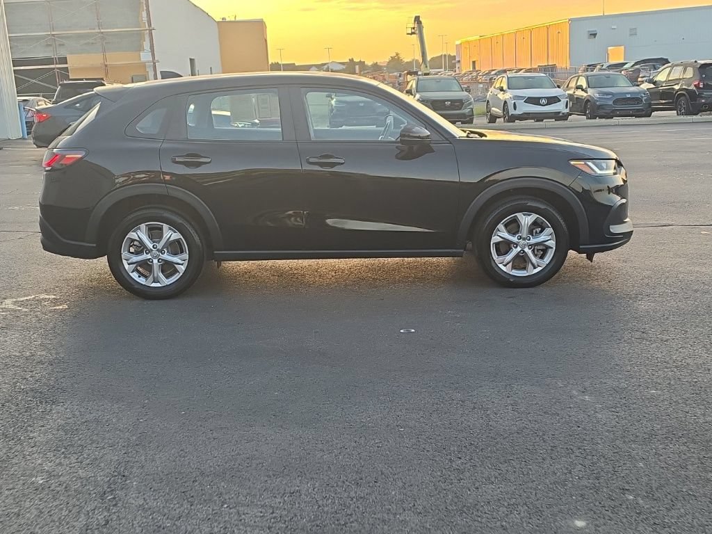 Used 2025 Honda HR-V LX image 9