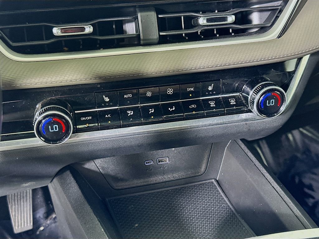 Used 2025 Chevrolet Equinox LT w/ Convenience Package II image 25