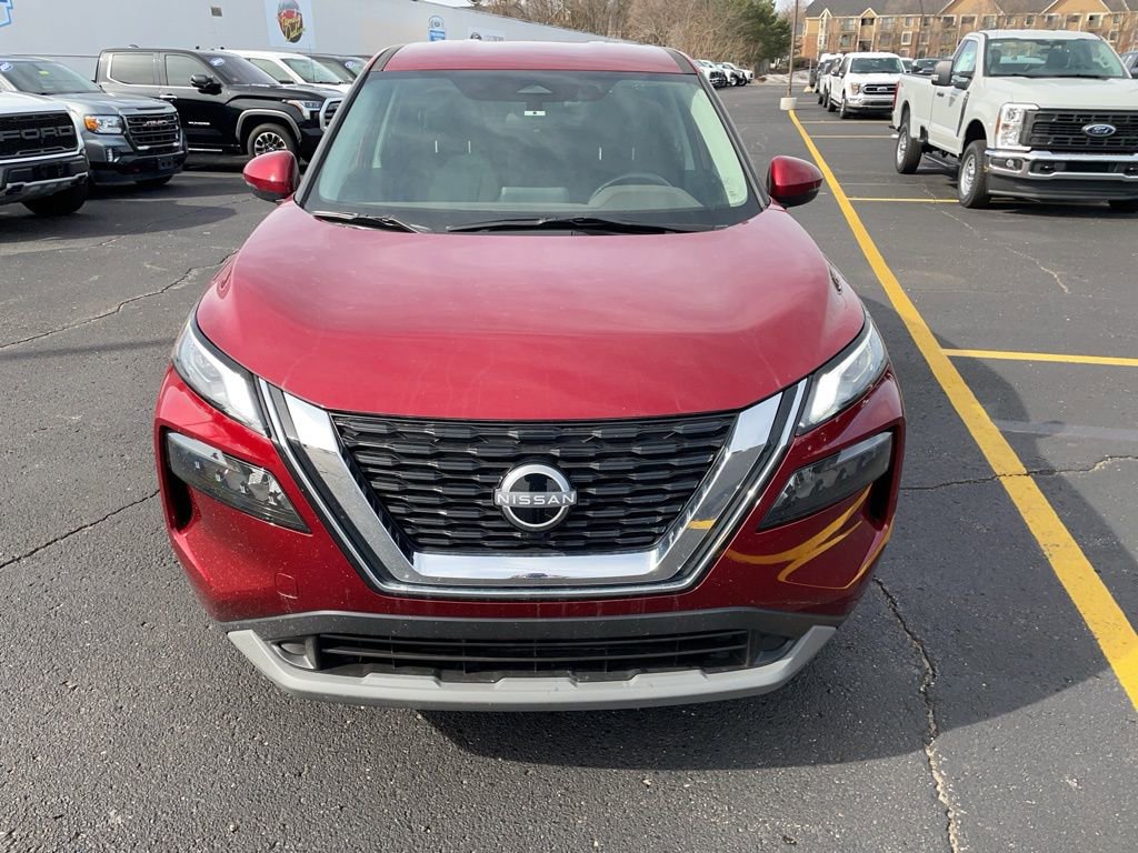 Used 2023 Nissan Rogue S image 2